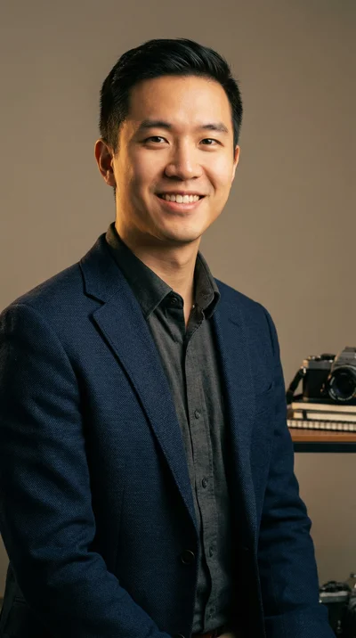 四虎tv首席影评人陈逸飞个人照片